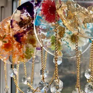 Mini Sun Catcher, mini Botanical Sun Catcher, Floral Sun Ornaments, Sun Catchers for Windows, Real Pressed Flowers